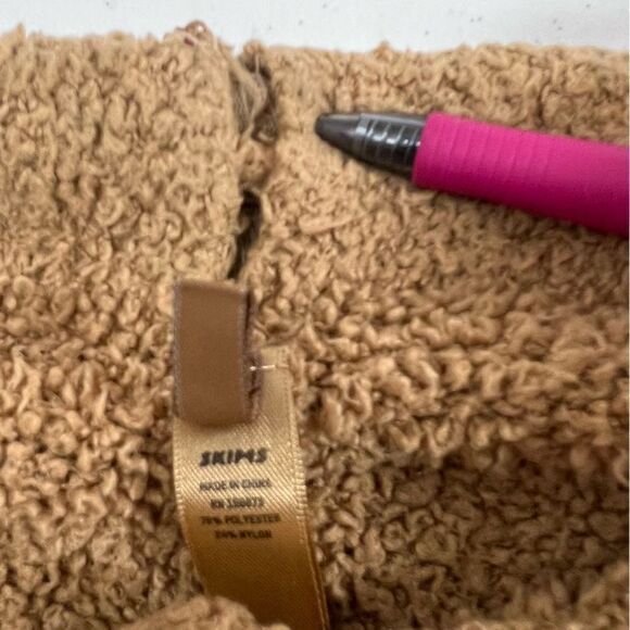 SKIMS Teddy Collection Jogger Set - Picture 10 of 16